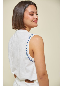 Camiseta blanca bordada sin mangas