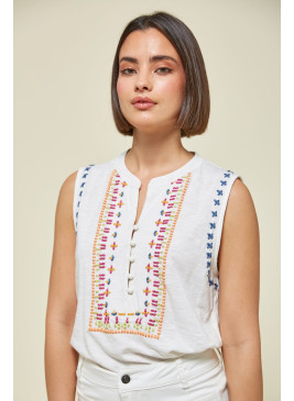 Camiseta blanca bordada sin mangas