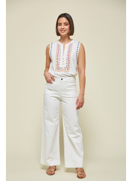Camiseta blanca bordada sin mangas