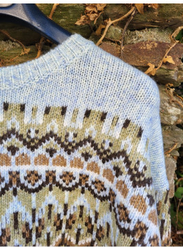 Jersey azul  claro con grecas de mujer