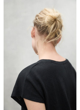 Camiseta ECOALF negra ARENDAL  de cuello pico de mujer