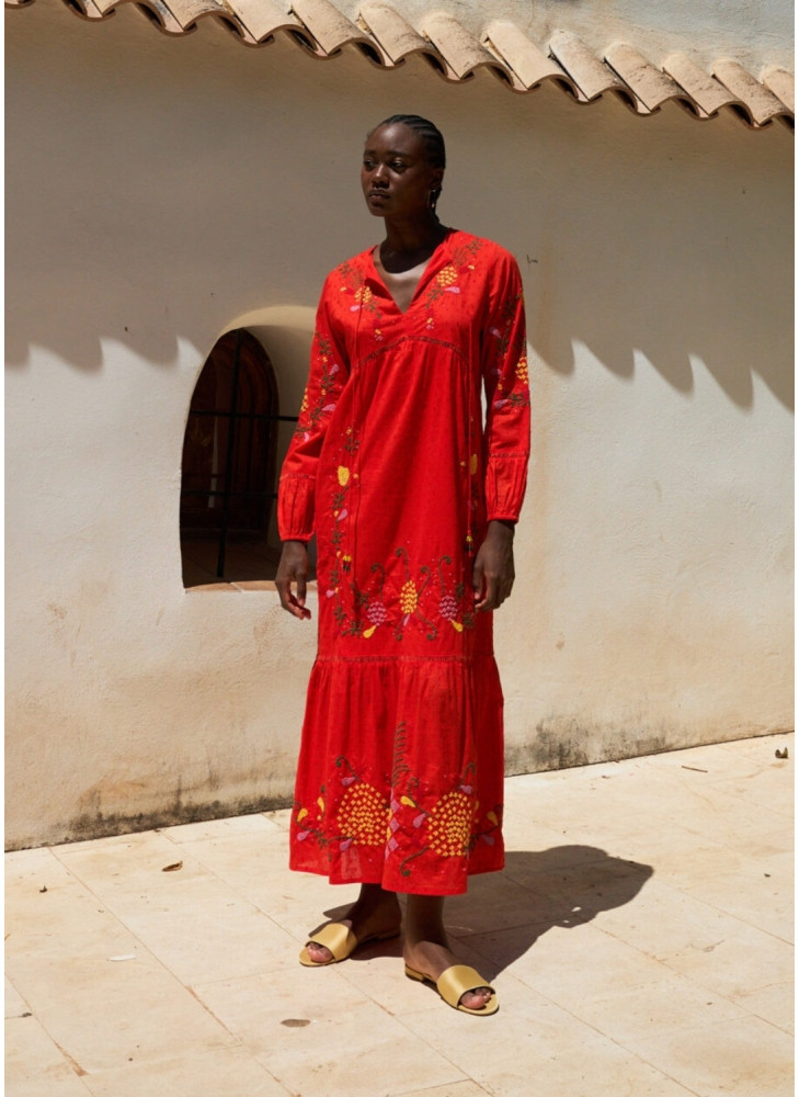 Vestido largo  con bordados de punto de cruz de mujer
