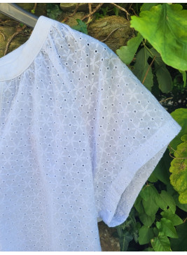 Camiseta blanca de algodón con mezcla de texturas de mujer
