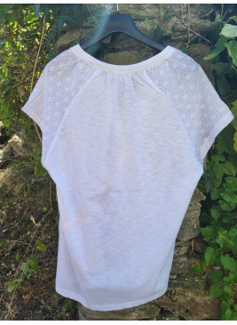 Camiseta blanca de algodón con mezcla de texturas de mujer