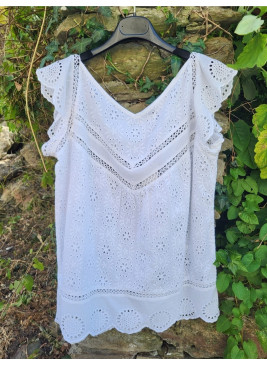 Blusa blanca sin mangas de...