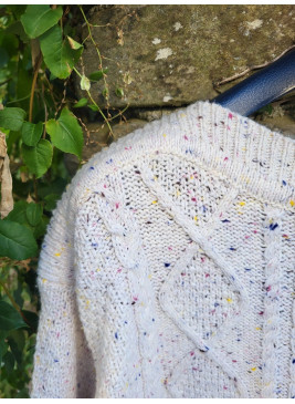 Jersey crudo jaspeado con botones de mujer