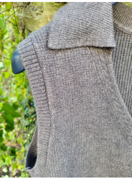 Chaleco gris de punto de mujer