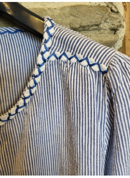 Camisa de rayas azules de mujer