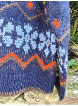 Jersey azul marino con naranja y azul cielo