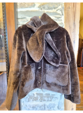 Chaqueta reversible marrón corto con bufanda extraible de mujer