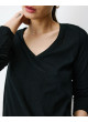Camiseta negra cuello pico Abricot