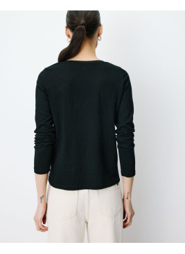 Camiseta negra cuello pico Abricot