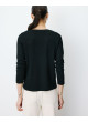 Camiseta negra cuello pico Abricot