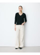 Camiseta negra cuello pico Abricot